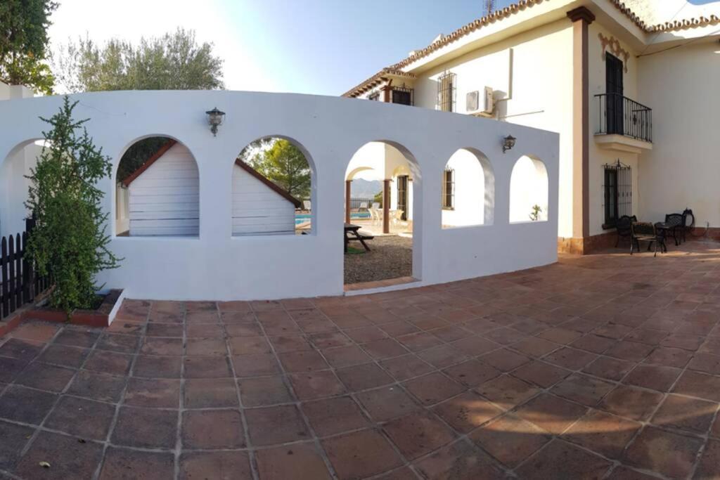 Preciosa Villa Con Gran Piscina Y Fabulosas Vistas 알하우린데라토레 외부 사진