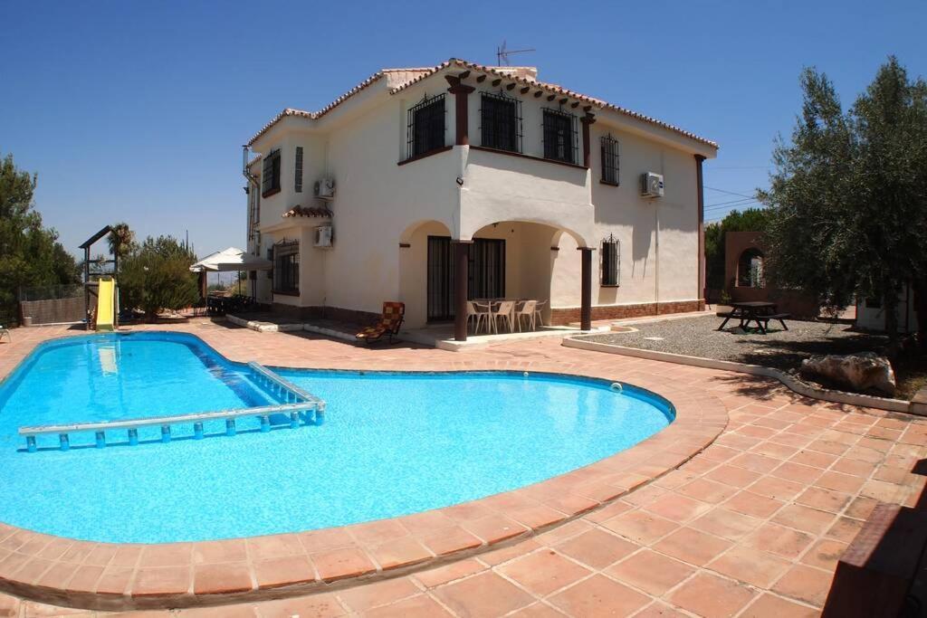 Preciosa Villa Con Gran Piscina Y Fabulosas Vistas 알하우린데라토레 외부 사진