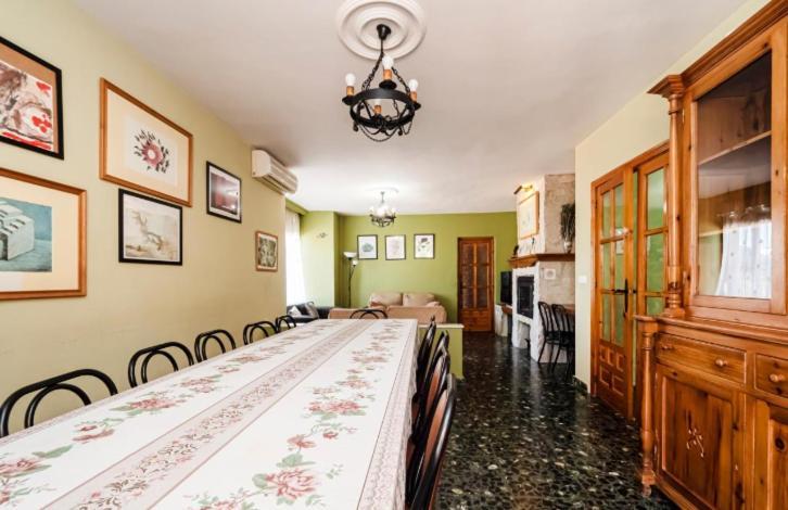 Preciosa Villa Con Gran Piscina Y Fabulosas Vistas 알하우린데라토레 외부 사진